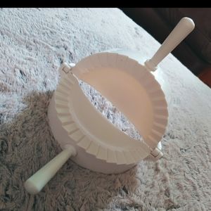 Dough Shaper for Pierogies, Dumplings, Fried Hand Pies, Empañadas and More NIB